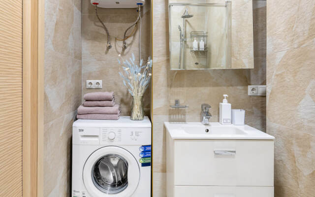 Apart Vl Na Naberezhnoy S Vidom Na More Apartments