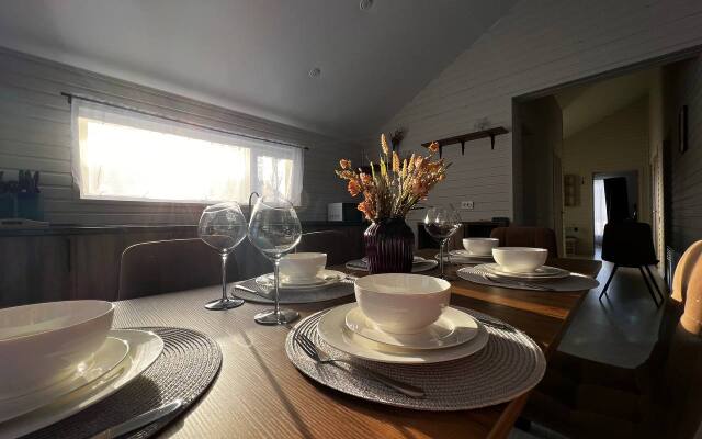 Point 400 Kedrovyj Guest House