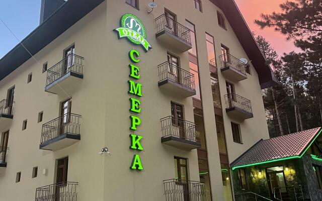 Semyorka Hotel