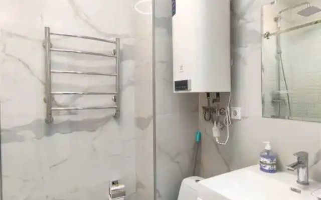 Dvukhkomnatnyye Standart s Balkonom i Vidom na Gorod Apartments