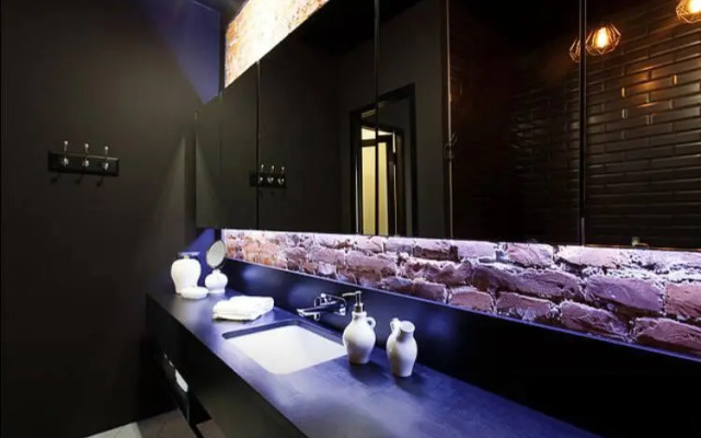 3-kh komnatnye apartamenty v stile loft v samom tsentre Apartments