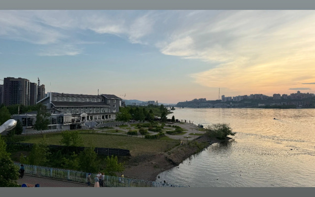 3-kh Komnatnaya Na Beregu Yeniseya Flat