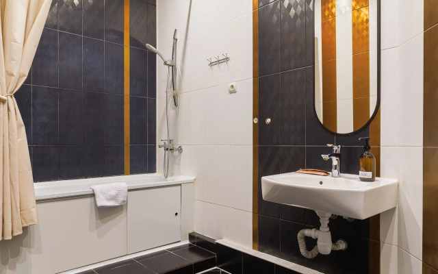V Azhk Parusa Flat