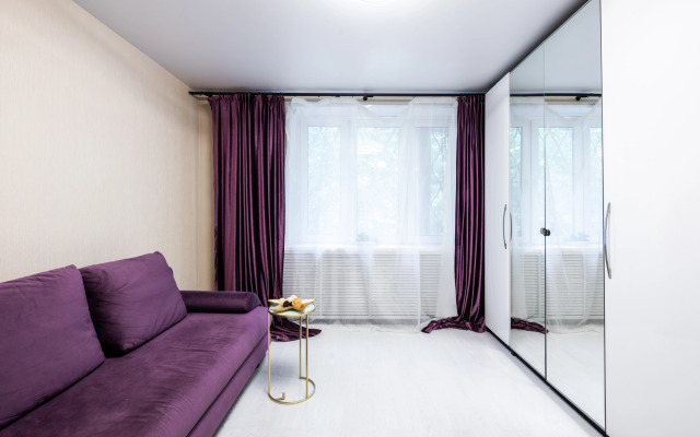 Natali na Metro  Sevastopolskaya prostornye Apartments