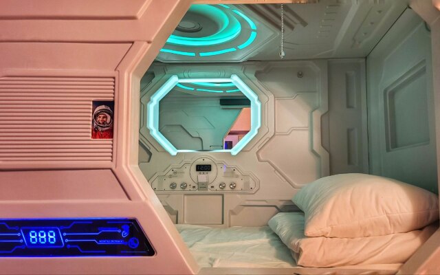 Capsula  Hostel