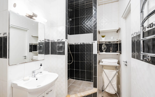 Dvuhkomnatnaya V Tsentre Goroda s razmesheniem do 7 goetei Flat