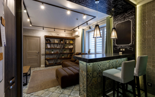 Semeynyye Loft Apartments s proyektorom Apartments
