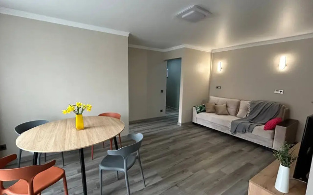 Квартира Стильная с Видом на Кирху Святого Семейства