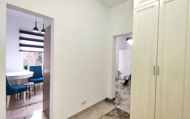 Dvukhkomnatnyye Standart s Balkonom i Vidom na Gorod Apartments
