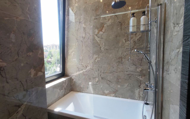 Апартаменты Студия с Балконом на Защитников Кавказа 114