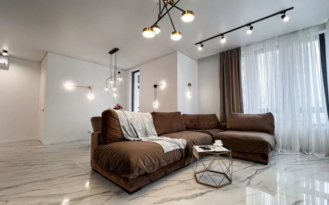 Dizaynerskaya Yevro 2ka Sunvilles V Savin Khaus Flat