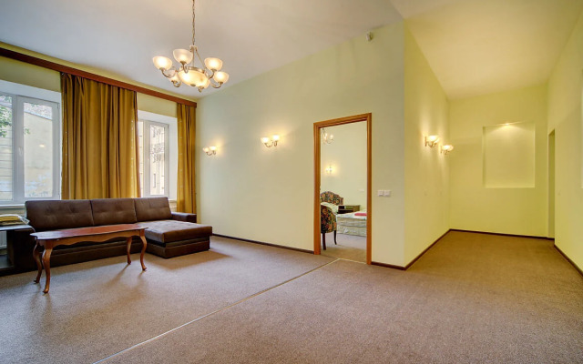 Апартаменты у площади Восстания