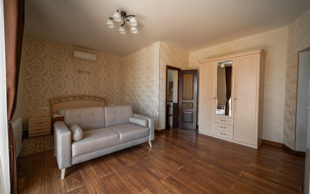 Arno Guest House