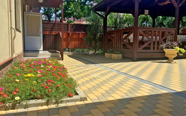 Апартаменты 380 Мичурина 7