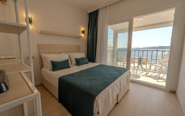 Mia Hill Suites Hotel