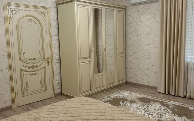 V Novom Chastnom Trekhetazhnom Dome Apartments 2