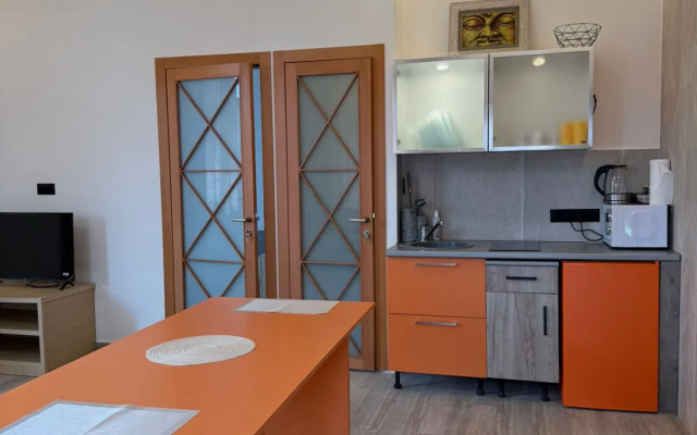 Jungle S Basseynom Private house