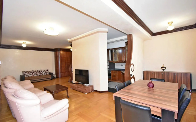 3-K v Novostroyke, Severny Prospekt, Hh335 Flat