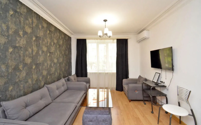 Ma154, 2-Komn. Na Pr. Mesropa Mashtotsa Flat