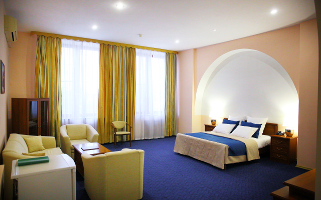 Gostinichno-Razvlekatelnyij Kompleks Kontinent Hotel