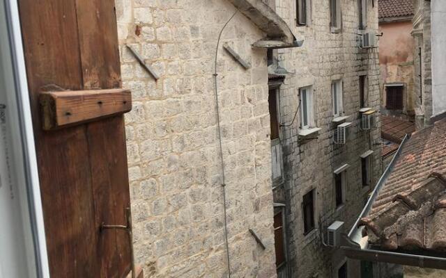Hotel Athos Guesthouse