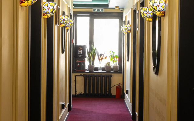 Отель Harat's inn