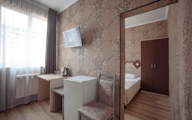 Rich Hotel