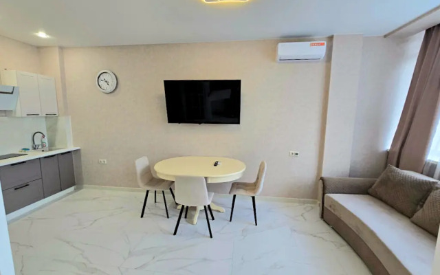 Апартаменты с Панорамными Окнами и Красивым Видом