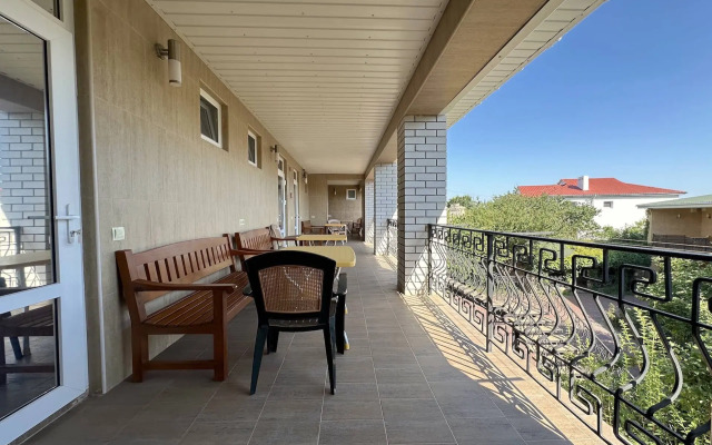 Na Revolyutsionnoy 31a Guest house