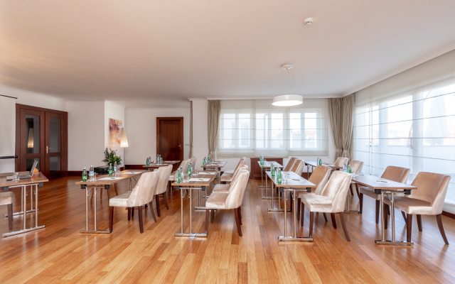 Le Premier Boutique hotel