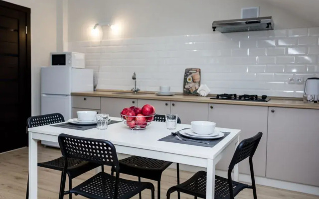Dvukhkomnatnaya S Vidom Na Lavru Flat
