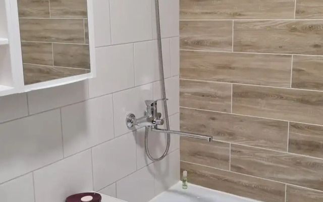 V Novostroyke V Spalnom Rayone Flat