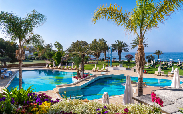 Constantinou Bros Athena Royal Beach Hotel