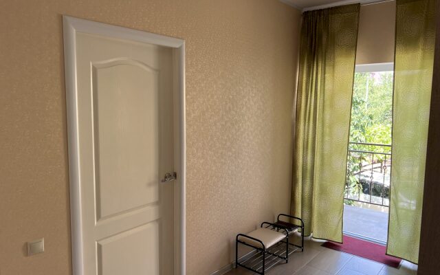 120 2 Komnatny Etazh S Kukhney Private House