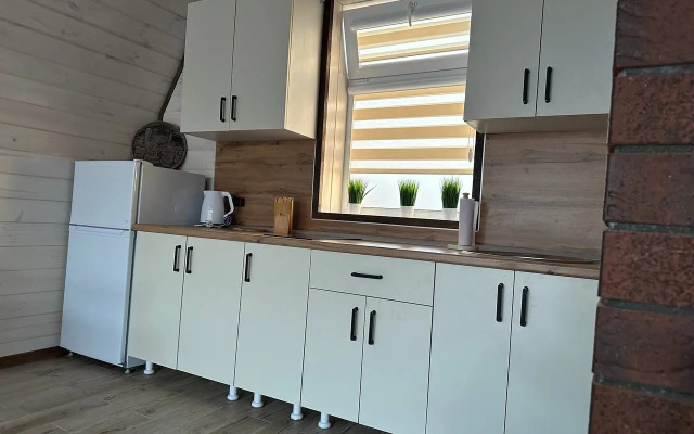 Частный дом с качелей кокон