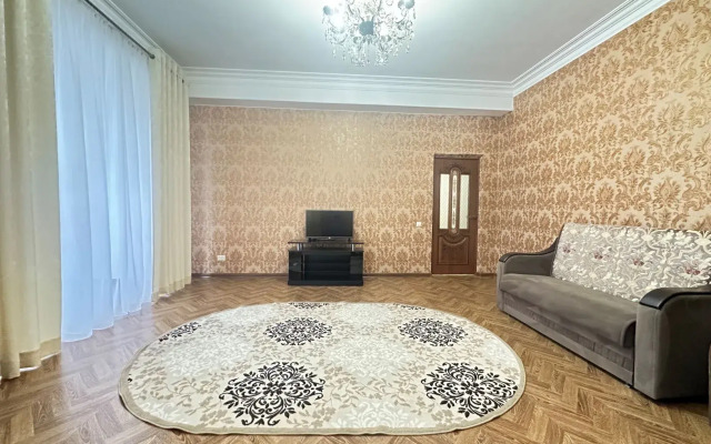 Квартира на проспекте Петра I 121