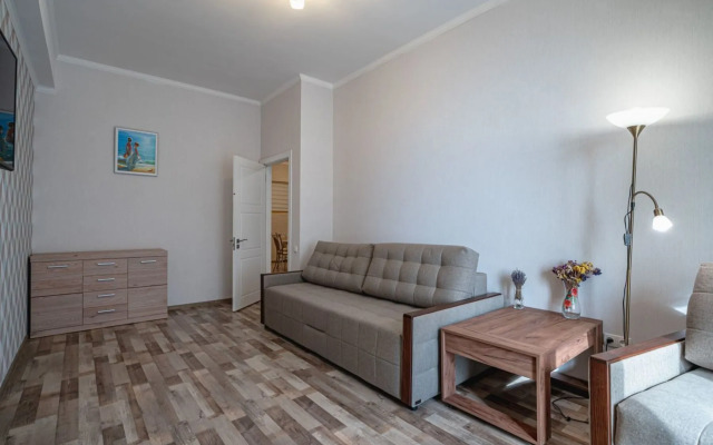 Апартаменты на Ялтинской 12А, ЖК Шато Лувр