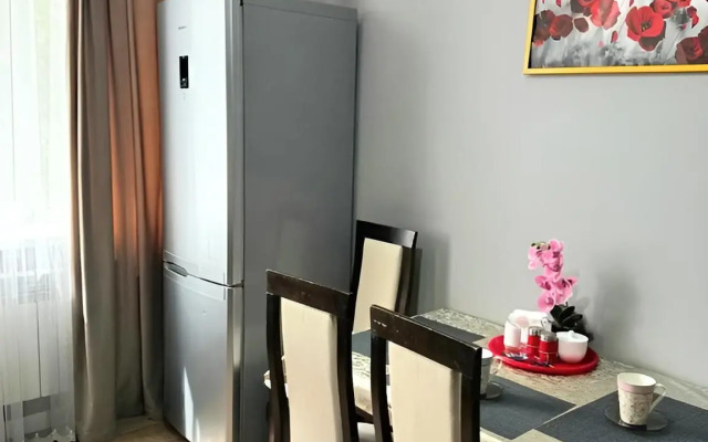 Prostornaya Dvukhkomnatnaya Flat