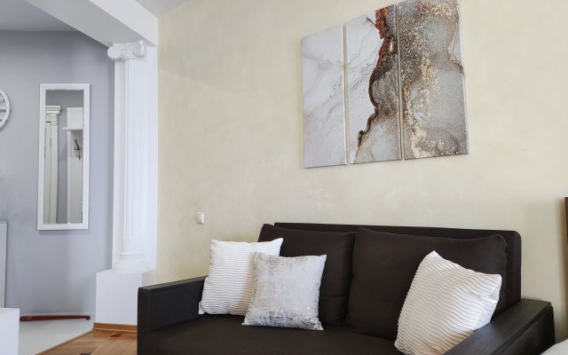 Svetlaya Studiya V Sovremennom Zhilom Komplekse Lodging house