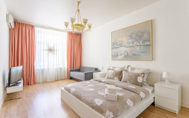 Three-Bedroom Apartment on Tverskaya