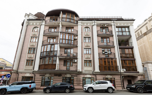 LS Kremlevskaya Flat