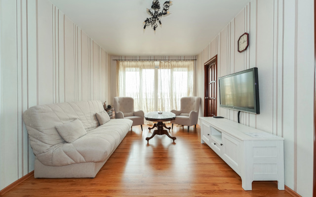 Na Prospecte Nezavisimosti 52 Flat 3-room