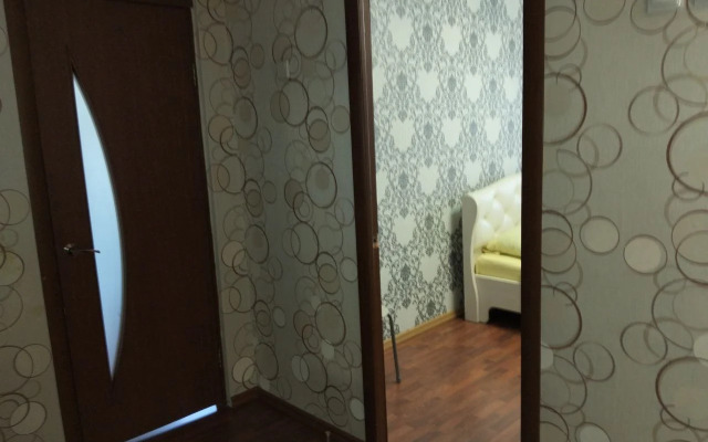 2komn Na Ul.zhukovskogo 5, Ryadom S Fsk Flat
