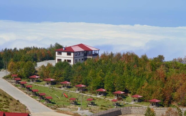 Flora Handüzü Resort & Wellness Bungalow Hotel