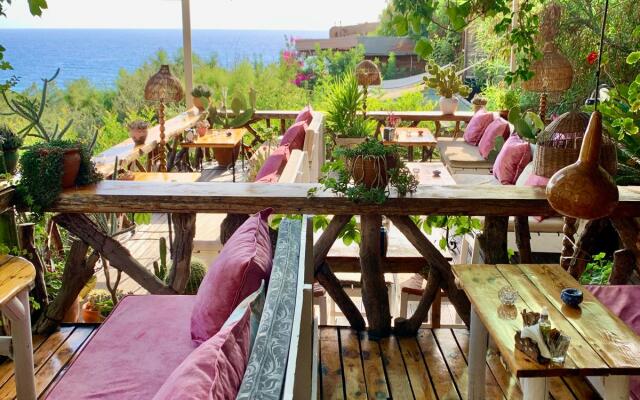 Turan Hill Lounge Hotel