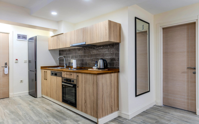 Отель Roys Hotel & Suites