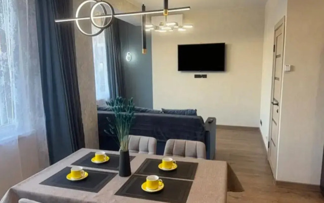 Evrodvushka V Novom ZHK Flat