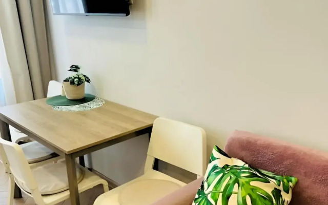 Apartamenty Uyutnaya 3kh Mestnaya Studiya S Balkonom Flat