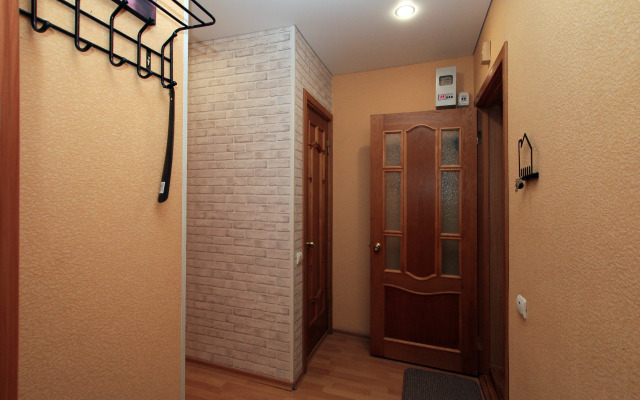 Na Pushkinskoy naberezhnoy Flat