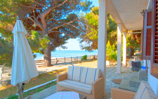 Barlee BeachFront House Metamorfosi Guest House